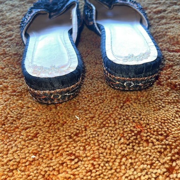 Ashro Embroidery Chinese knot Beads Sandal - Picture 7 of 7